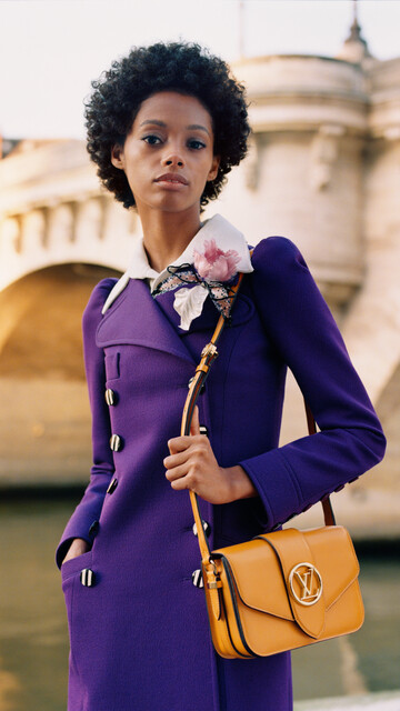 Nicolas Ghesquière 用上品牌 1930 年代標誌的 Louis Vuitton Circle