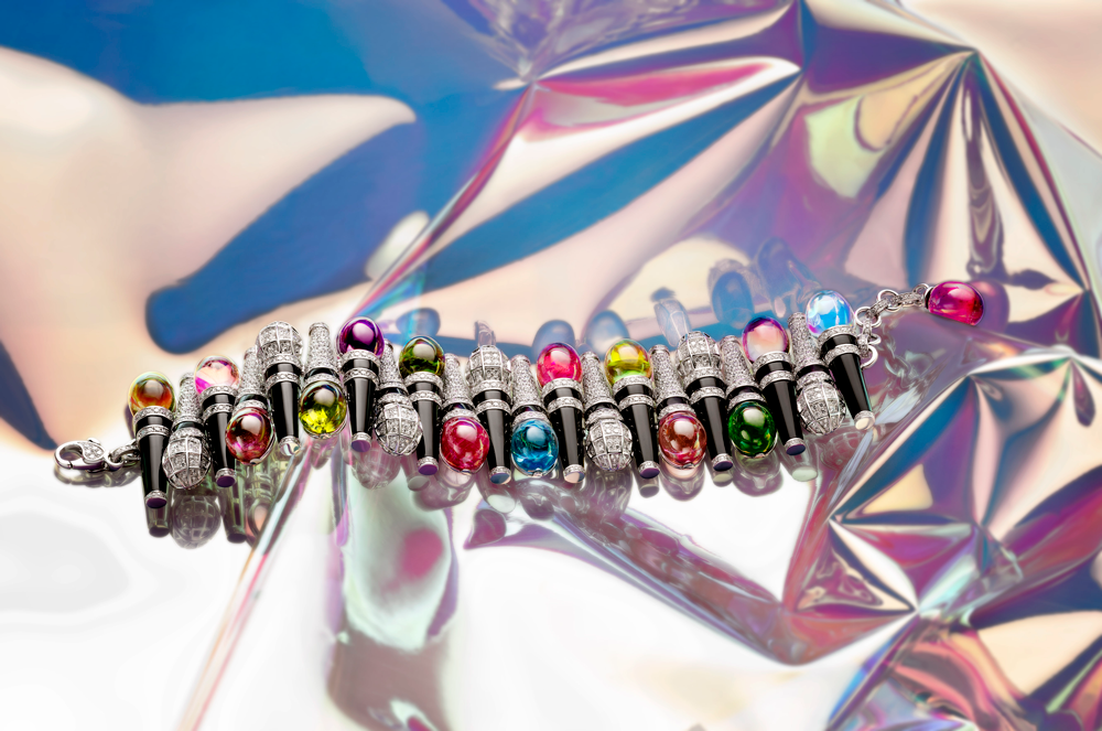 你是 80 年代!<br>BVLGARI 全新 Wild Pop 系列:<br>玩味前衛的視覺饗宴 你是 80 年代!<br>BVLGARI 全新 Wild Pop 系列:<br>玩味前衛的視覺饗宴