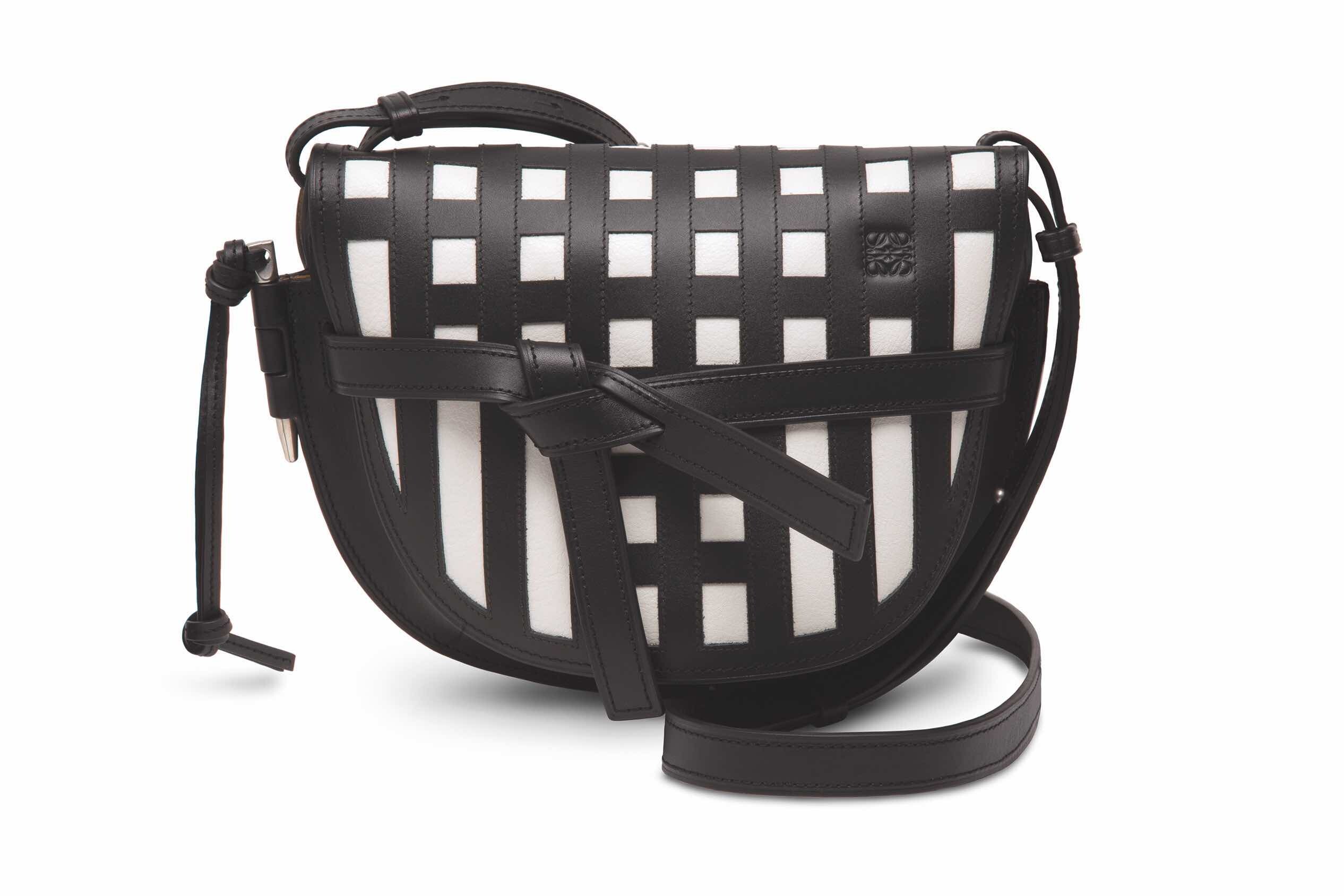 LOEWE 的大師重建項目！Mackintosh 系列注入經典建築元素