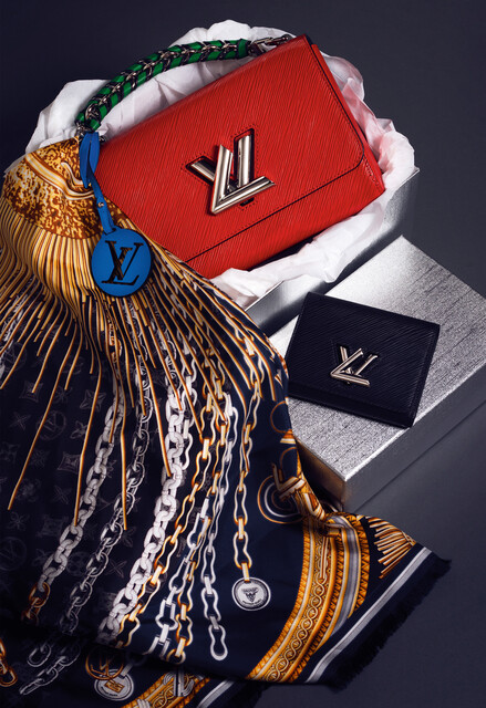就用一個 LV「字母包」Twist the style！