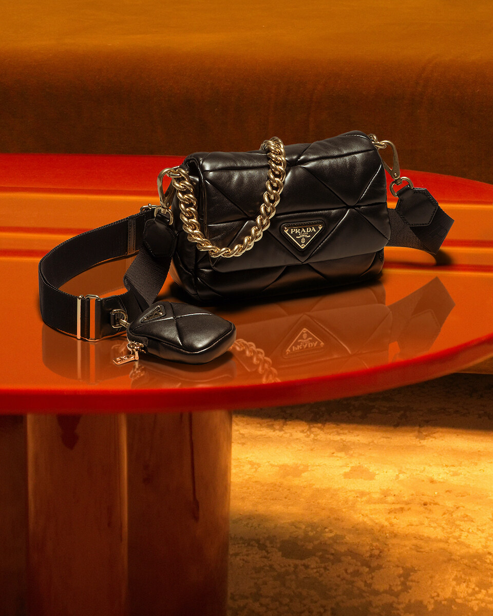 Prada System 黑色小羊皮手袋 $23,800