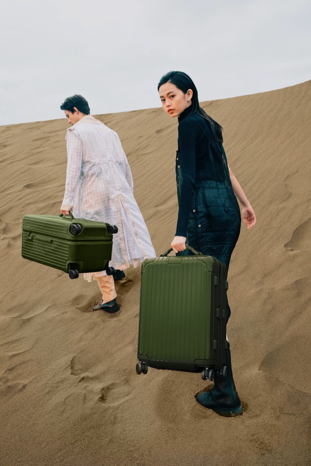RIMOWA Essential 系列 Cactus 墨綠色行李箱