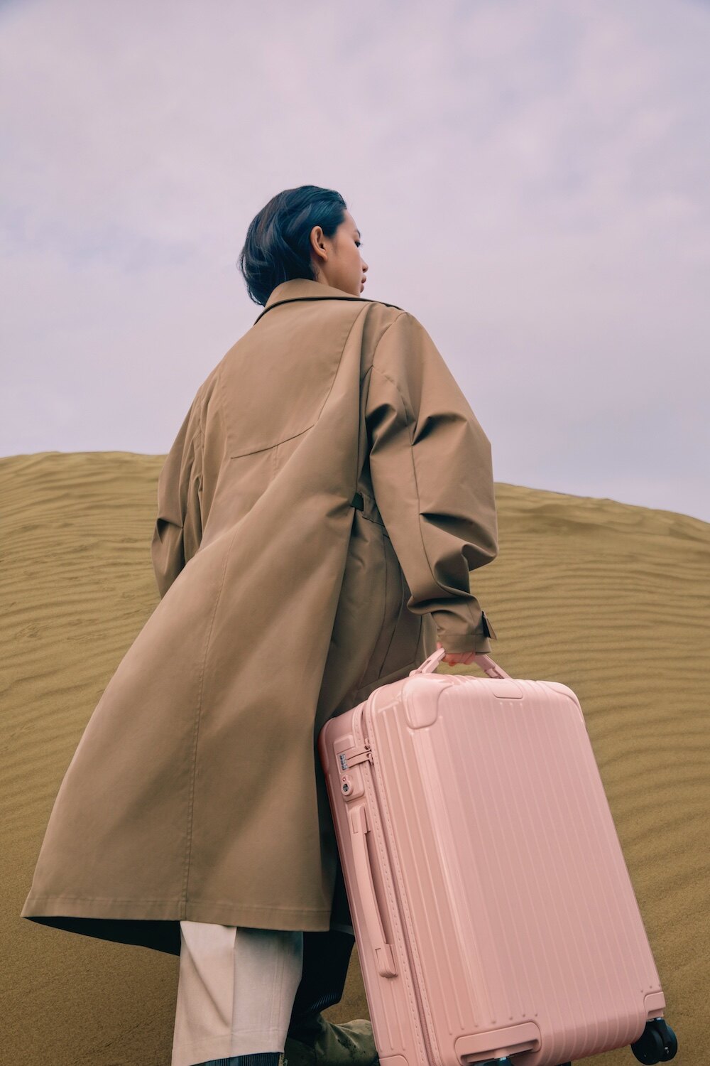 RIMOWA Essential 系列 Desert Rose 霧粉色行李箱