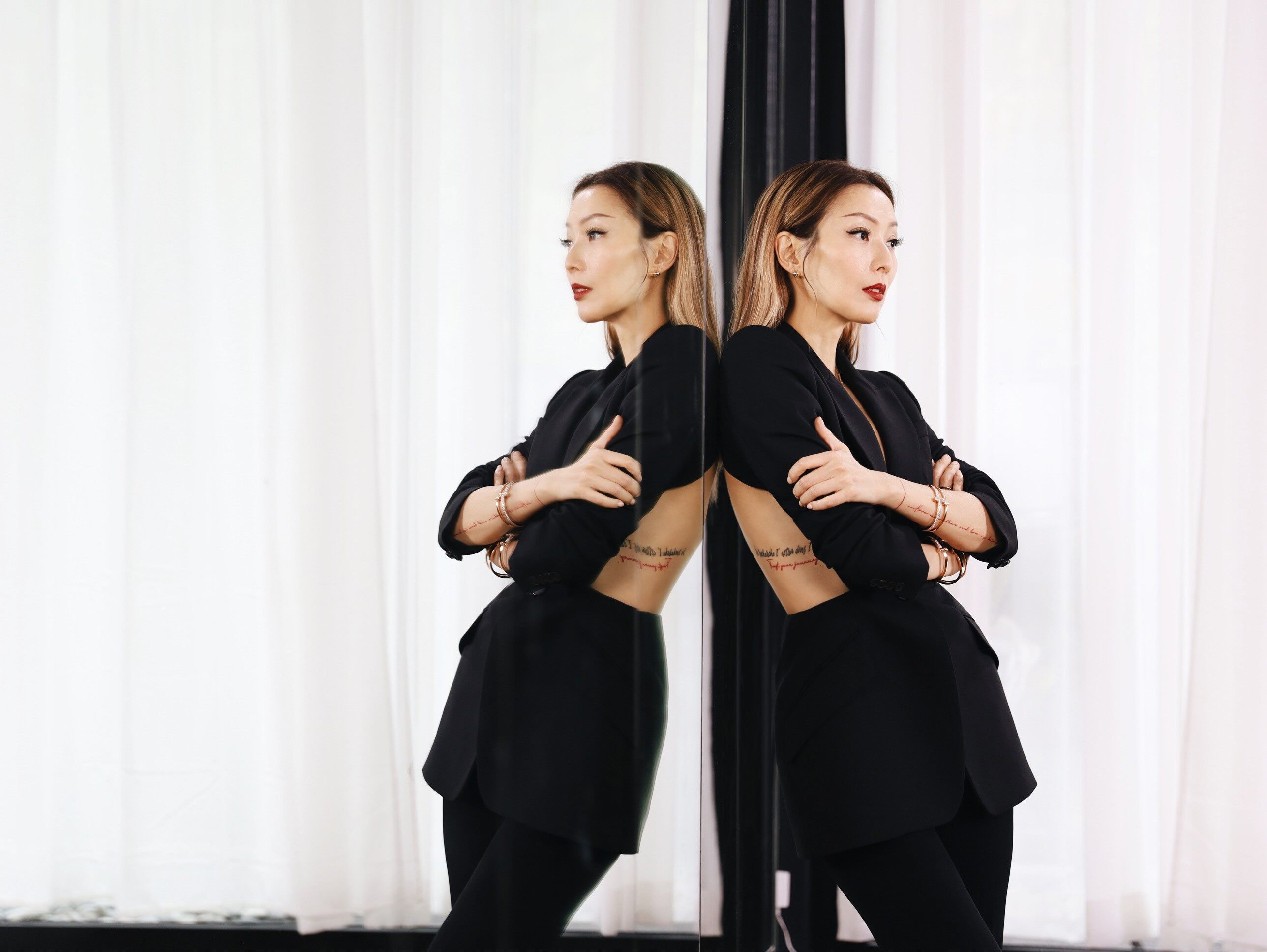 Tiffany T1 中的「T」及「1」字，代表著「T One. I am the one. 」